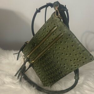 Green reptile print shoulder bag 😀.  OS